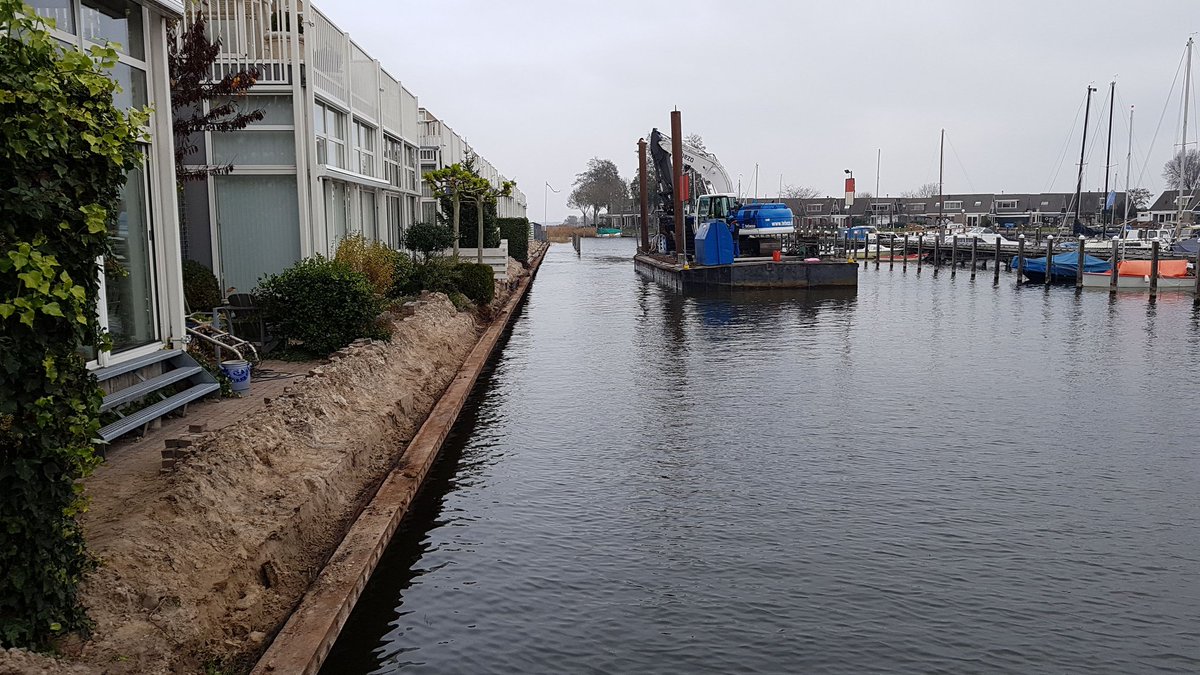 DickvdMolen's tweet photo. Begin gemaakt met voorbereiden werkzaamheden voor aanbrengen #stalendamwand aan #derede @gemzeewolde door @tebezo_nl en @Zuiderzeeland https://t.co/U9Jv0bElyp