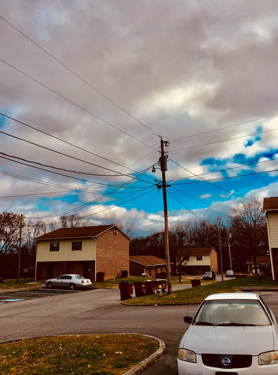 MacinJosh_Plus's tweet photo. A photo I took of my neighborhood this morning. Heavily edited for maximum a e s t h e t i c. #vaporwave #aesthetic #photography https://t.co/BkqFCbWH53