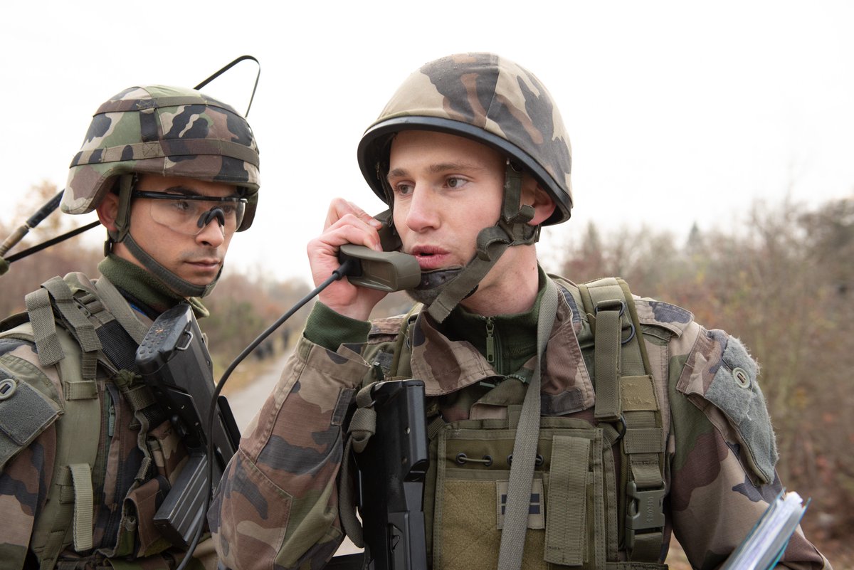 armeedeTerre's tweet image. Le #CFIM de Dieuze est le centre de formation du #COMSIC. 

Il innove avec cette FTS expérimentale qui va durer un an et qui vise à centraliser les moyens de formation de spécialité pour les combattants des SIC, plutôt que chaque régiment de transmissions forme ses jeunes engagés