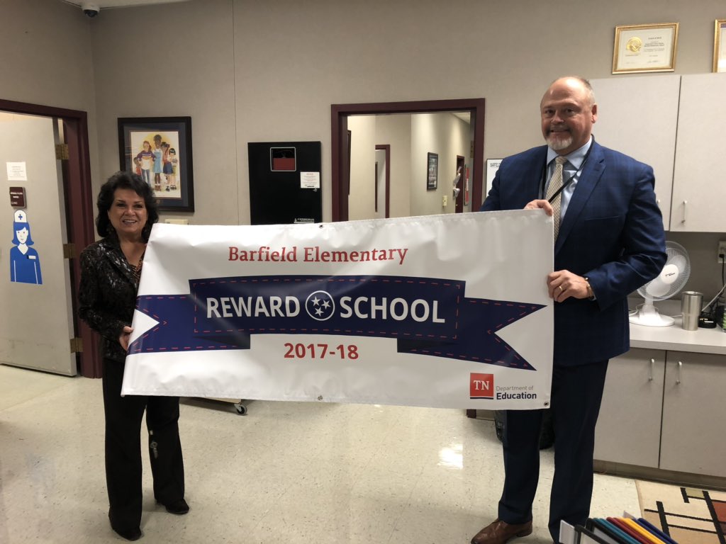 WeAreBarfield's tweet photo. THANK YOU @spurlockb_rcs Mr. Spurlock for delivering our 2017-2018 reward banner!  #level5school https://t.co/lthJNQL5S3