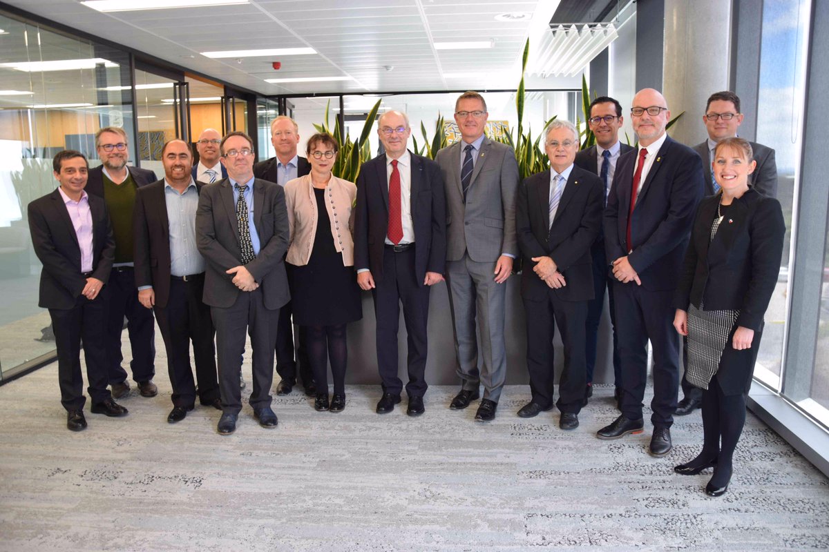 IMTAtlantique's tweet photo. 👏 Une nouvelle signature de partenariat entre la #France et l'#Australie. 
6 établissements Français du consortium #WASAA ici représentés par @PaulEFriedel, directeur d'@IMTAtlantique développeront des collaborations en matière de formation et de recherche avec @Flinders https://t.co/3yLGbEKRpt