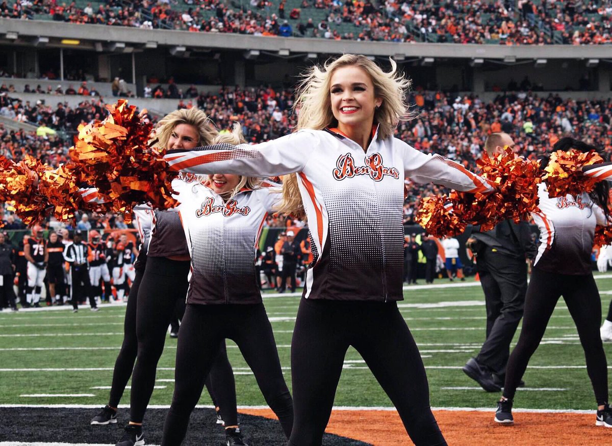 BenGalsCheer's tweet photo. We 🧡 Cyber Monday shopping thiiissssss much! #BengalsNation #WhoDey https://t.co/wqamjnLcGW
