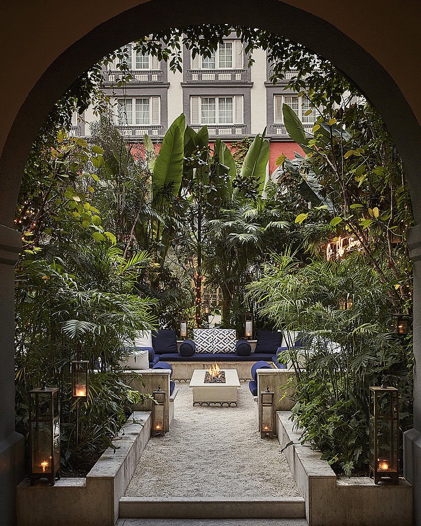 FourSeasonsES's tweet photo. Custodiado por #gigantes, un oasis secreto con corazón líquido te espera para iniciar la semana sumamente inspirado. ¡Bienvenido a @FSMexico! #FelizLunes #LunesDeLatinoamérica #LuxuryTravel #FSMexico #FourSeasonsES https://t.co/J1V5Aq0P3w