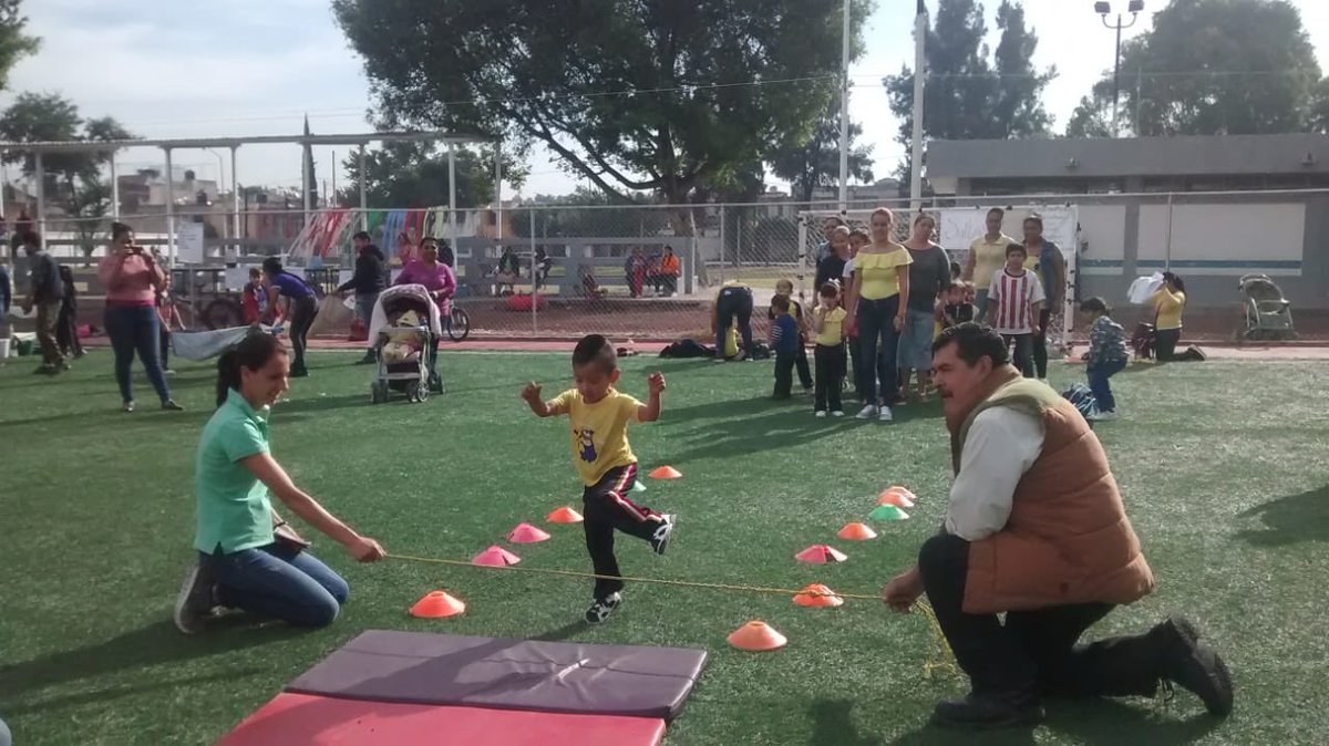 MarioReynoso81's tweet photo. Las unidades deportivas son espacios públicos, nuestro trabajo como IP y AC es coadyuvar con @GuadalajaraGob @comudegdl para que los ciudadanos los disfruten. Gracias a todo el equipo que hace posible esto. @tomasgallopad @for_ortega13 @Fundacion_MDS https://t.co/LPuxVrdmhb