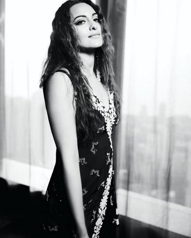 BreakingViews4u's tweet image. #SonakshiSinha #TheMagazine @sonakshisinha