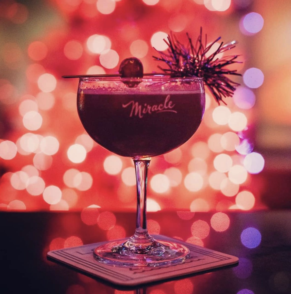 city_bureau's tweet photo. Holiday vibes, tasty tiki drinks and supporting independent local journalism— what’s not to love? Join us at @lostlaketiki tomorrow night and half your booze money is donated to City Bureau! https://t.co/Q2aS8DbV5U #shiftease https://t.co/xyDWKGtsGA