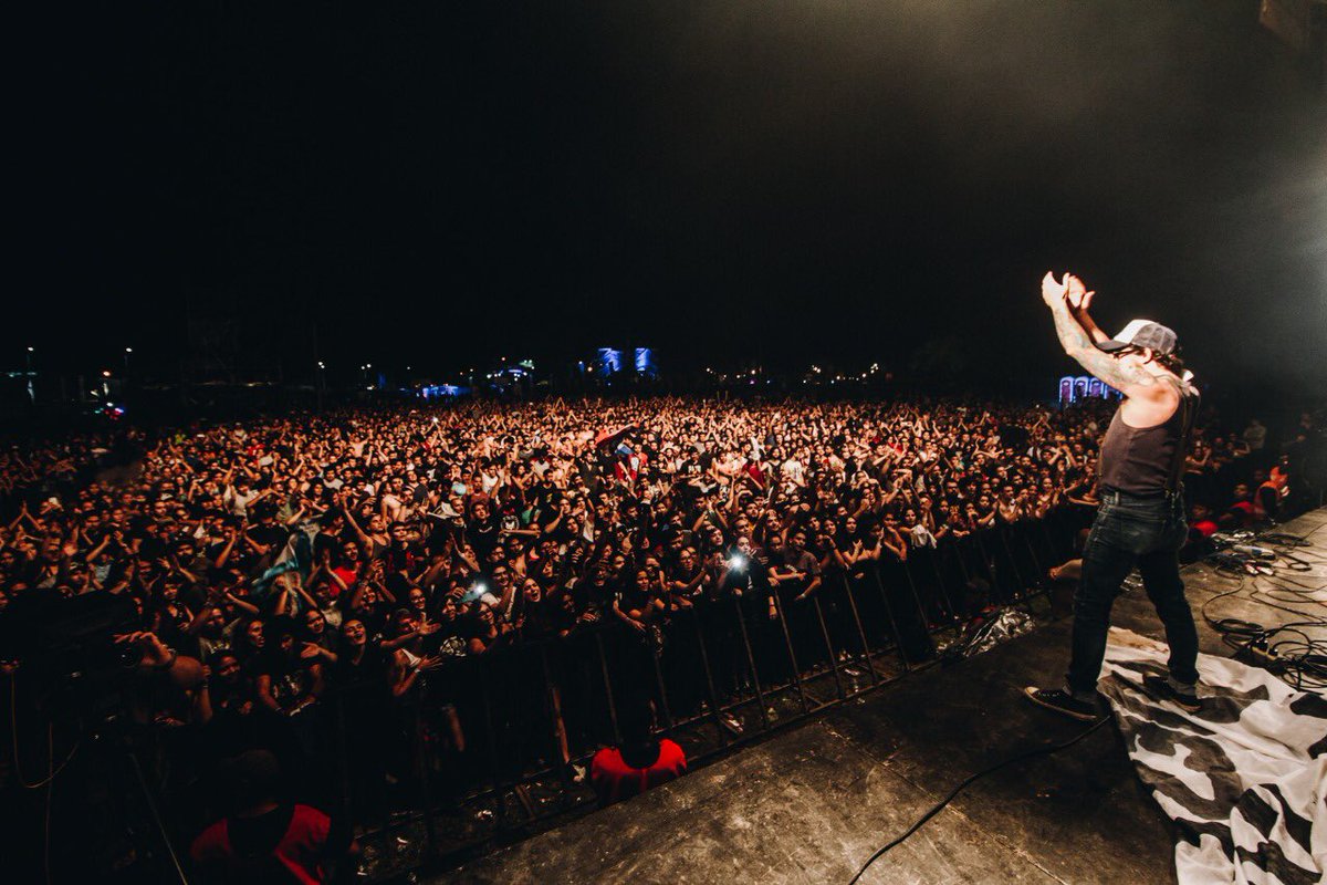 germanlesme's tweet photo. La música nos toca el corazón, y todo lo que toca el corazón es eterno! @CosquinRockPy @4KmusicPy @backstageshows @G5pro #CRPY18 https://t.co/Djq4GIYmQH