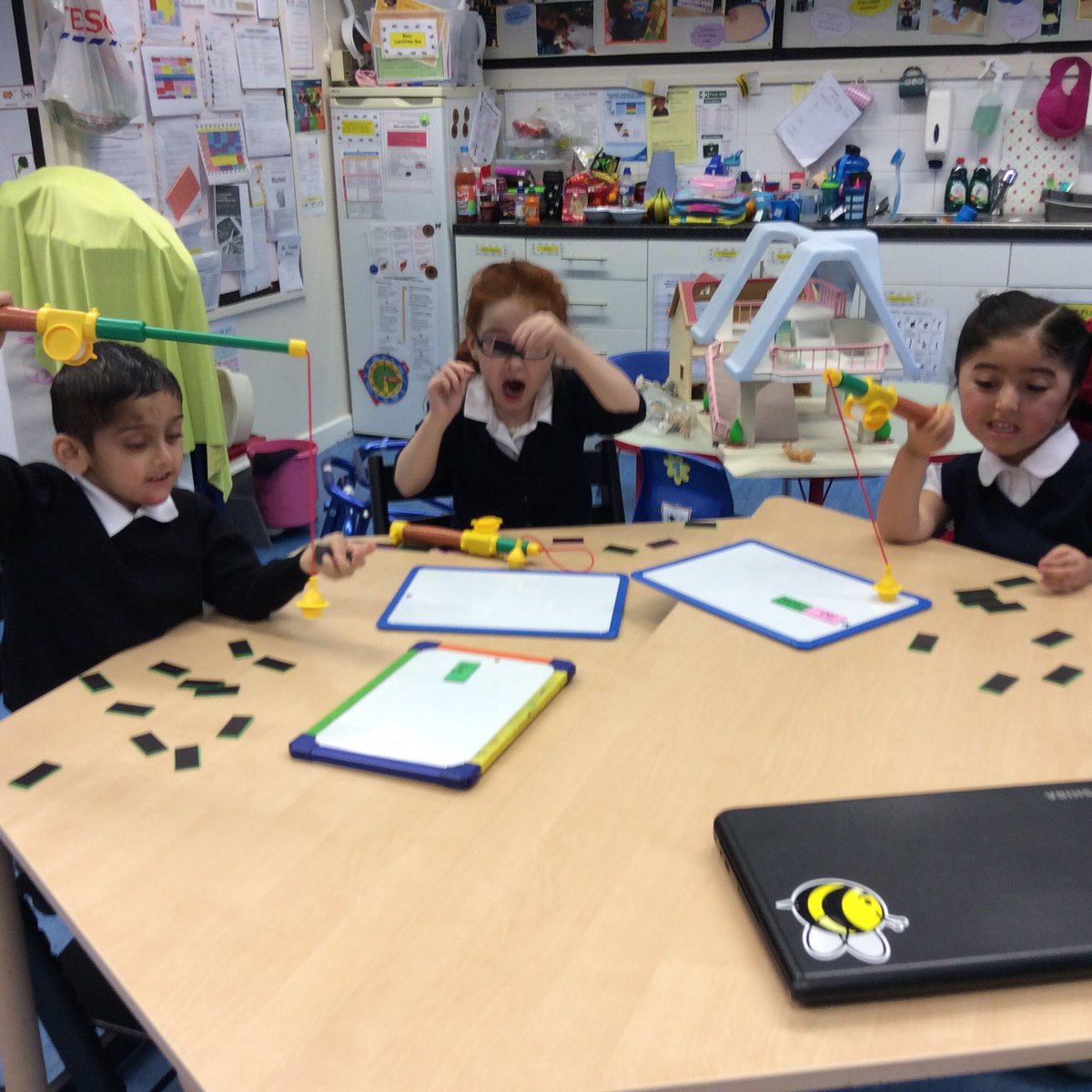 wilsonstfeed's tweet photo. #wsbees working on their sight recognition words #wsliteracy #wseyfs https://t.co/zCBTWybP3O