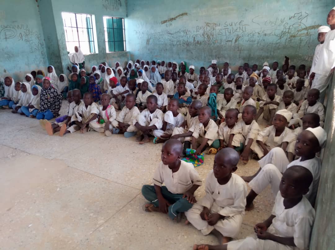 TrackaNG's tweet photo. Dear @GovUmarGanduje ,this is a primary school in Bechi community in Kumbotso LGA, Kano state. During our visit to the community, we observed the dilapidated state of the only primary school as pupils sit on bare floor to learn. We will appreciate your urgent intervention. https://t.co/GE0vD7x7yT