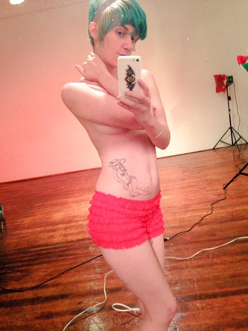 Felt cute last night...🖤 https://t.co/EvQVSXD6hD<a href="/tag/wearehairy"class="tags"><span>#wearehairy</span></a>