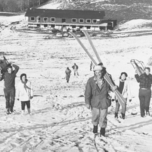 ExploreBoone's tweet photo. Celebrate Anniversary Ski Weekend with Appalachian Ski Mountain on Saturday and Sunday, December 1st and 2nd, when lift ticket prices roll back to $5 (ca. 1962)! #itsbetterinboone #boonenc

https://t.co/Rzj9bQshfV https://t.co/WuvBosUDmL