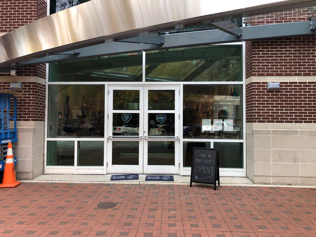 ColaMuseum's tweet photo. Have y'all heard? The @CMA_Shop is back and better than ever >> https://t.co/mq7lho5OP8 #shopsmall #supportthearts https://t.co/OHQrt4wilj