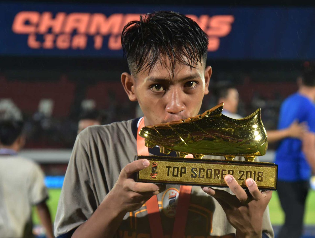 persib's tweet photo. Beckham Pencetak Gol Terbanyak, Lesta Pemain Terbaik

Baca di sini ➡️ https://t.co/btNpJfzQwg https://t.co/GMe39B9edf