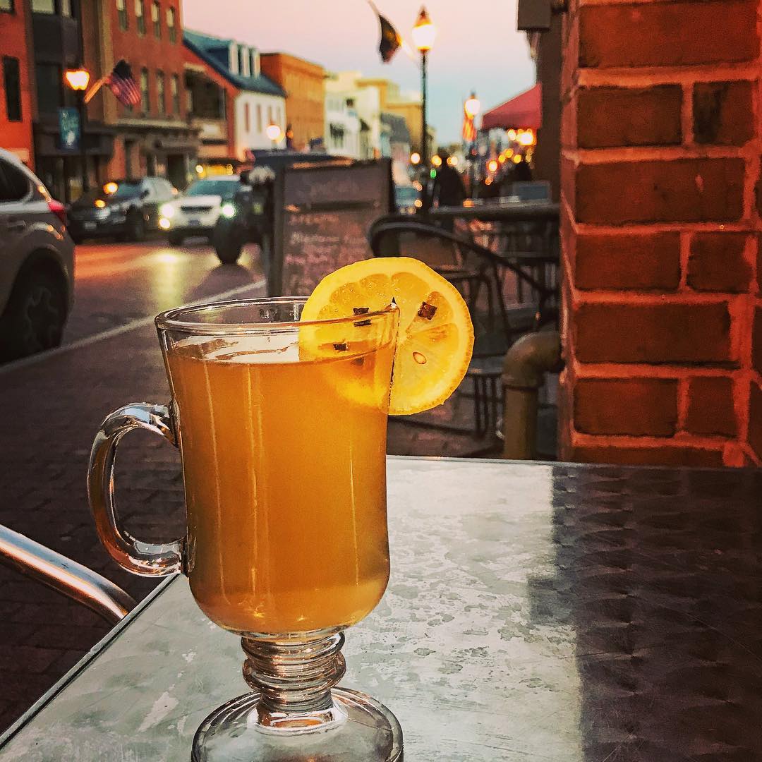 Hot Toddy anyone? It's the perfect thing to combat the #winter weather here in #Annapolis 😋 

...
📸IG: dry85annapolis