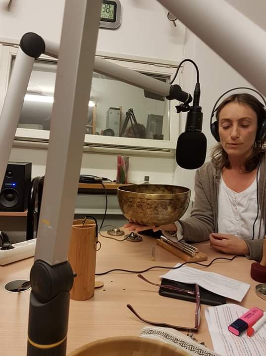 EscapadeDK's tweet photo. Ce soir on parle énergie et intelligence du corps avec Basyani qui nous a ramené ses instruments ! #vibrations #massage #energie #paixinterieure https://t.co/IIYRHATryB