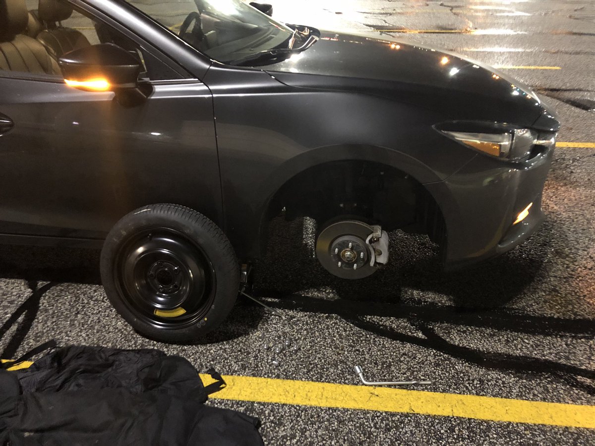 Just a warning for people driving northbound on #271 in <a href="/OakwoodVlg/">Oakwood Village</a> / <a href="/BroadviewHtsOH/">Broadview Heights</a> that there is a really bad pothole. Lots of cars getting flats. <a href="/WEWS/">News 5 Cleveland</a> <a href="/clevelanddotcom/">clevelanddotcom</a>