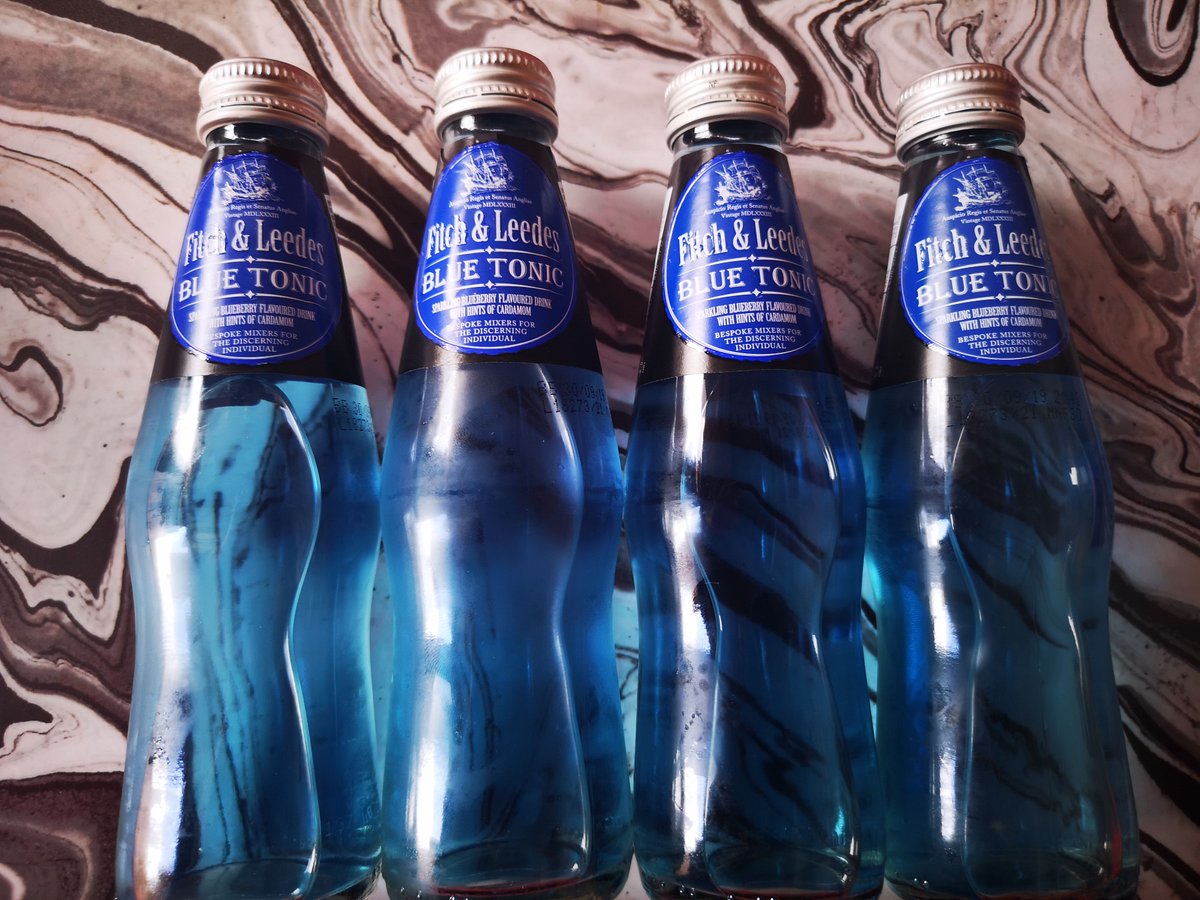Boozy_Foodie's tweet photo. Kicking off our @SAVineShare @FitchLeedes #BluePerfectServe tweetup!  Yayyyy!  So excited to see what my fellow cocktail lovers came up with!  😍😎  @Lloydi_Boy @WittyWineWoman @NadiaBarnard1 @meletsoblog @MerlotGirl @Thabang4real @WhiskyoftheWeek @HospitalityMktp @jozifoodwhore https://t.co/gB163jsSpq