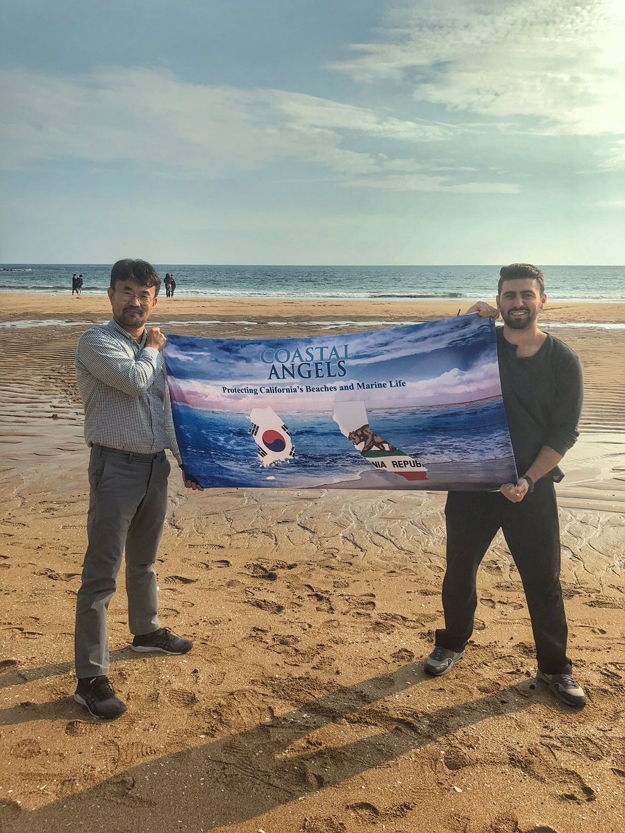 Coastal_Angels's tweet photo. After collaborating w/ @KBSWorldTV  on their “Zero Waste Movement” documentary, our own Coastal Angel Artun visited the producer and delivered a commemorative towel symbolizing the bond between partners in the Pacific 🇰🇷🌊🇺🇸 https://t.co/Xm33PXsmHR