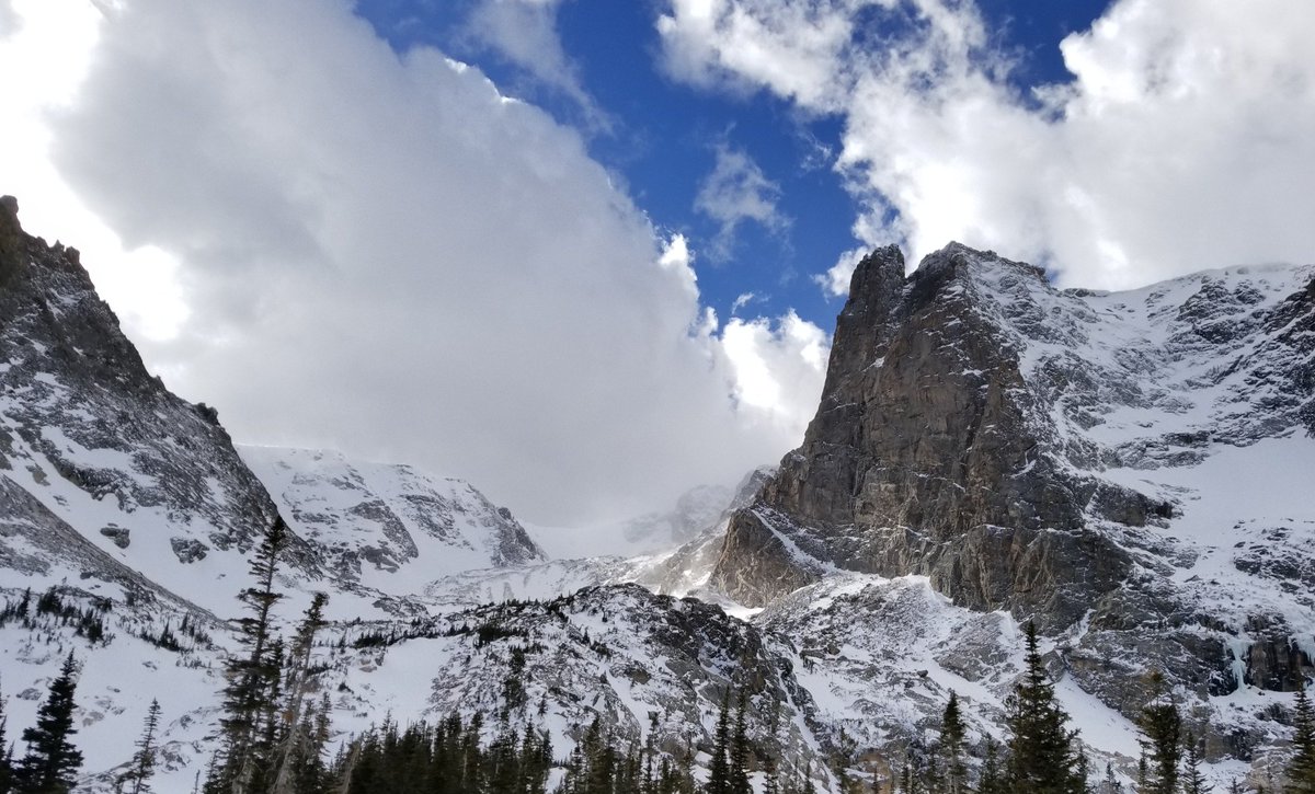 BoulderCAST's tweet photo. The weather this week will be nearly a mirror-image of last week. Quiet conditions statewide early on will fade slowly, with the potential for heavy mountain snow later in the week. Read our full forecast: https://t.co/aNp1pzNbPm
#COwx #Powdercast #snow #boulder #denver #WYwx https://t.co/AdUkNI3BIC