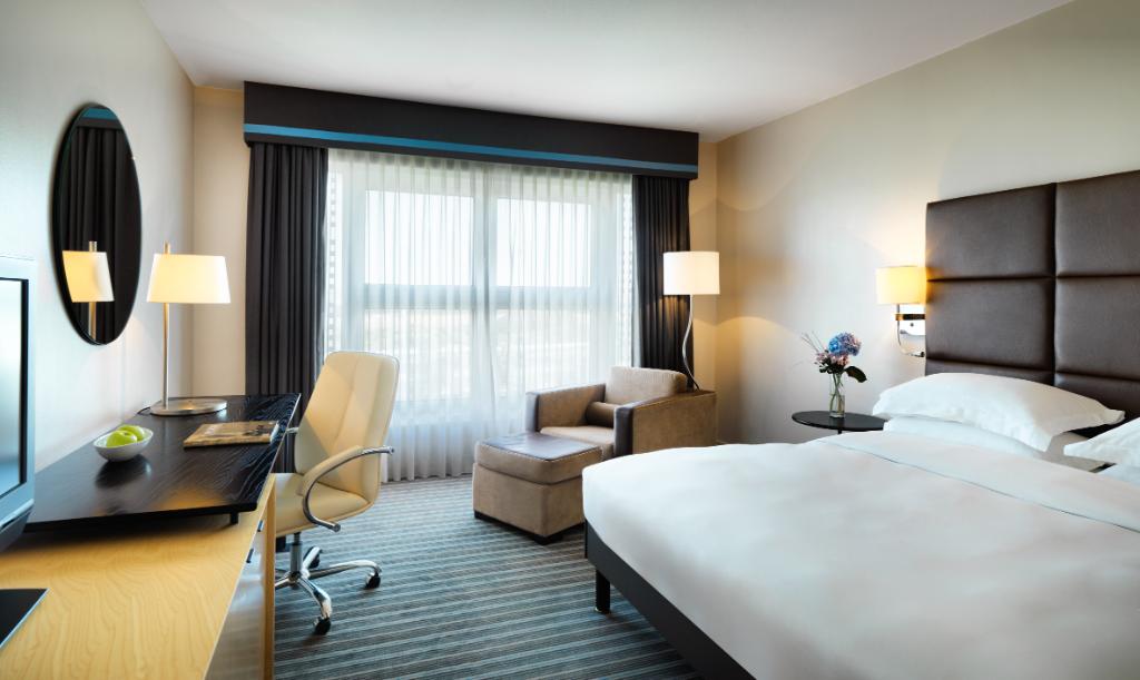 Qui voudrait s'allonger sur un de nos lits maintenant? #hyattpariscdg

Who would like to lie in one of our beds right now ? #hyattpariscdg