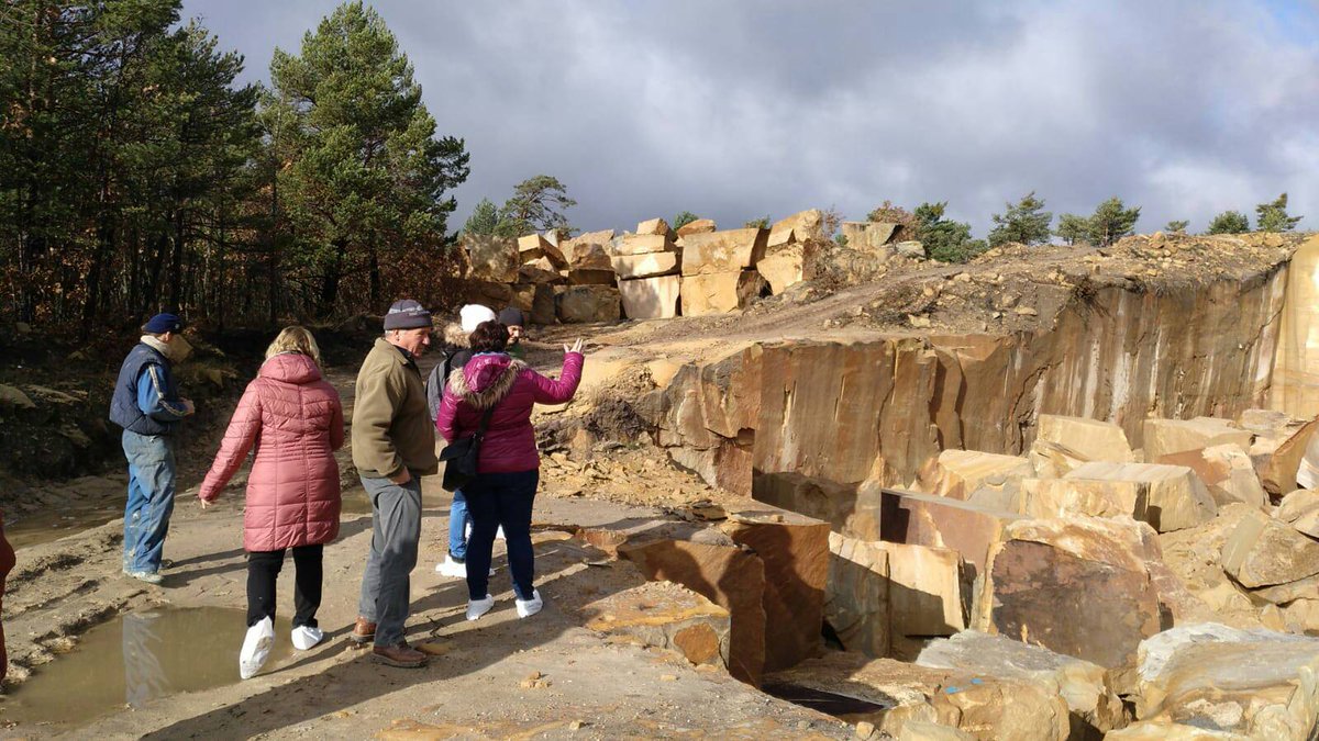 empresasjcyl's tweet photo. Un prescriptor y dos importadores polacos visitan hasta el miércoles Castilla y León para conocer su oferta de piedra natural. Hoy en @PinacasBurgos y Areniscas Sierra de la Demanda. #InternacionalizaciónICE @IcexPolonia https://t.co/m9yC4WpCGd