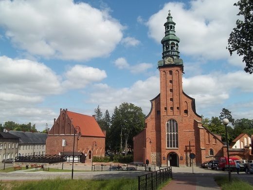 OSV's tweet photo. The coffin-shaped church of the Carthusian Church Monastery was once home to monks who slept in coffins. 

https://t.co/d6oMjFsPcd

#novemberish #mementomori https://t.co/7MdfV5d8j1