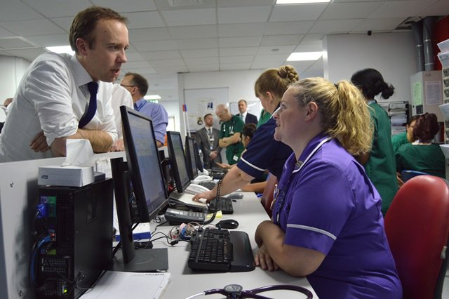 UHDBTrust's tweet photo. Thank you to the Secretary of State @MattHancock for taking the time to visit our Accident &amp; Emergency Department at Queen’s Hospital Burton @UHDBTrust on Friday evening @ArneRoseBFG @magnusharrison https://t.co/C7nHuF3pXD