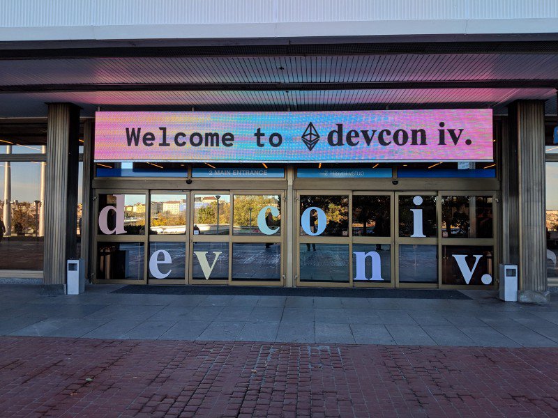 ConsenSysFrance's tweet photo. Vous n'avez pas pu vous rendre à la #devcon4 ? On vous raconte ! ➡️https://t.co/KynscDltIT 
#Prague #ethereum #conference #blockchain https://t.co/BySCFr0SSX