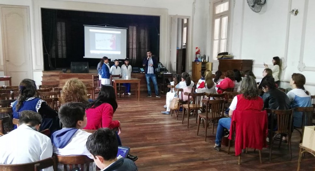 ddegualeguay's tweet photo. Primera socialización de experiencias de aprendizajes mediadas por #TIC de escuelas y docentes de #Gualeguay, organizada por @semguale y @vicmoreno82, facilitadoras departamentales #PLANIED.
📷➡️ https://t.co/VP6lKLr9nr https://t.co/7Ngl30SrHK