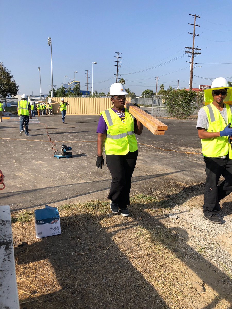 flyLAXairport's tweet photo. Are you ready to start a new, rewarding construction career at #LAX? The #HireLAX Program is currently recruiting for the 4th training class. The mandatory orientation is Saturday, Jan. 5th. For more info and to sign up, visit: https://t.co/LfzeKjhBZL. #LAXModernization https://t.co/crupTavaAh