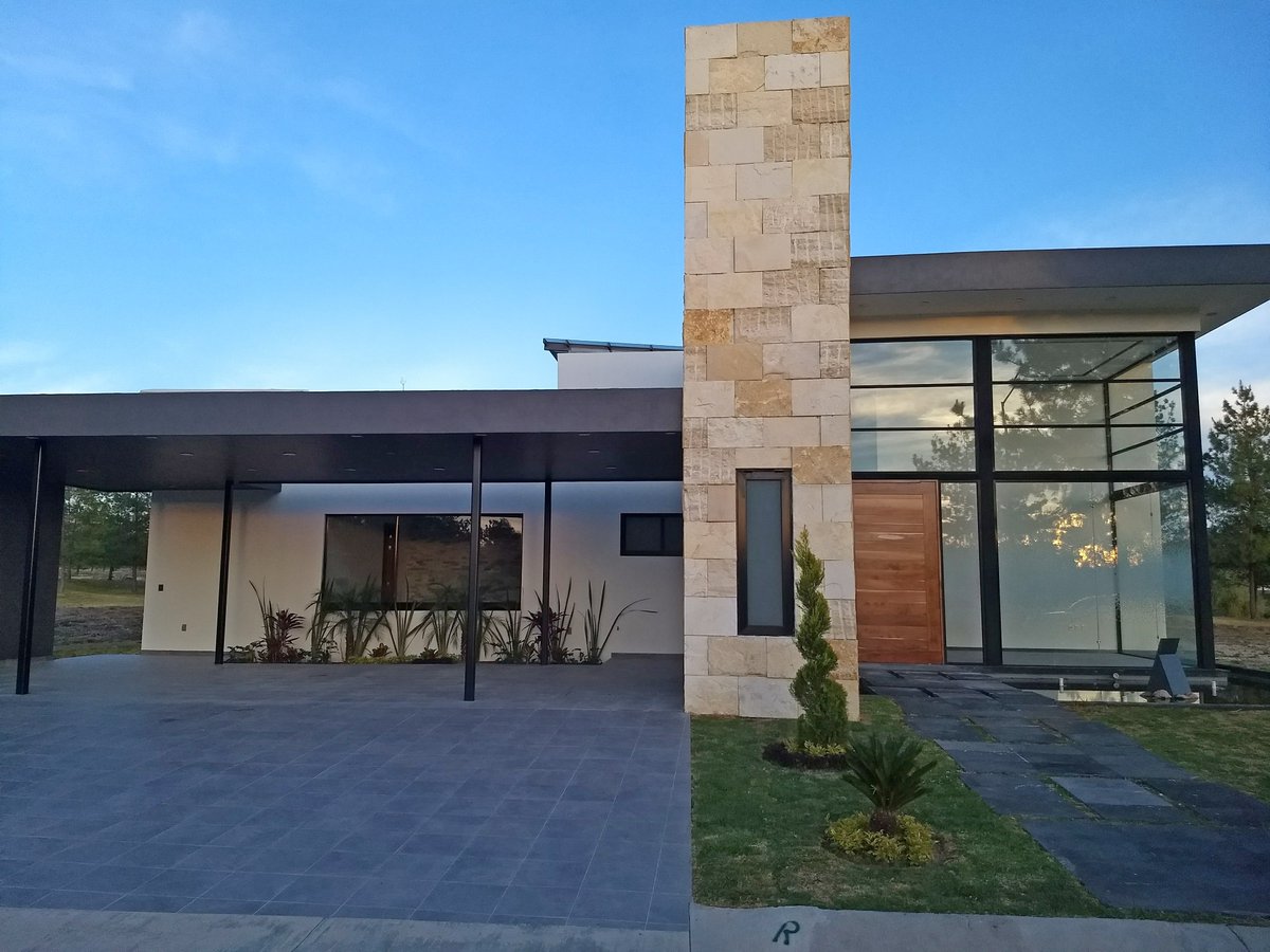 Inmuebles_Hoy's tweet photo. Casa en Venta ubicada en 📍 el Bosque Country Club en #Leon

🏠 Excelente casa muy amplia con cuatro recamaras cada una con su propio baño, cocina de granito, vista a un lago, 5 baños y medio.

Más información 👨‍💻https://t.co/aUv6AxB1hk
VENTAS 📲 (477) 391 40 80 / 391 40 70 https://t.co/nqr64HfCoc