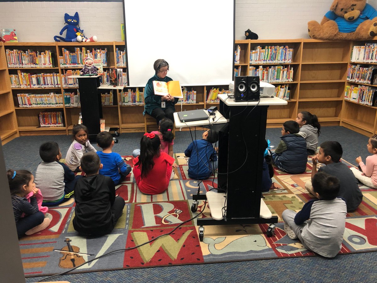 BISD_Libraries's tweet photo. It's #StoryTime @Branch_BISD's Library! Mrs. Burks is reading some great books to the #BranchBears! #ThereWasAnOldWomanWhoSwallowedAnApplePie #BalloonsOverBroadway #LoveOurBISDLibrarians @BryanISD @BISD_ITech #LibrariesAreClassrooms #LibrariansAreTeachers #WhatAreYouReading https://t.co/orttCuzojb