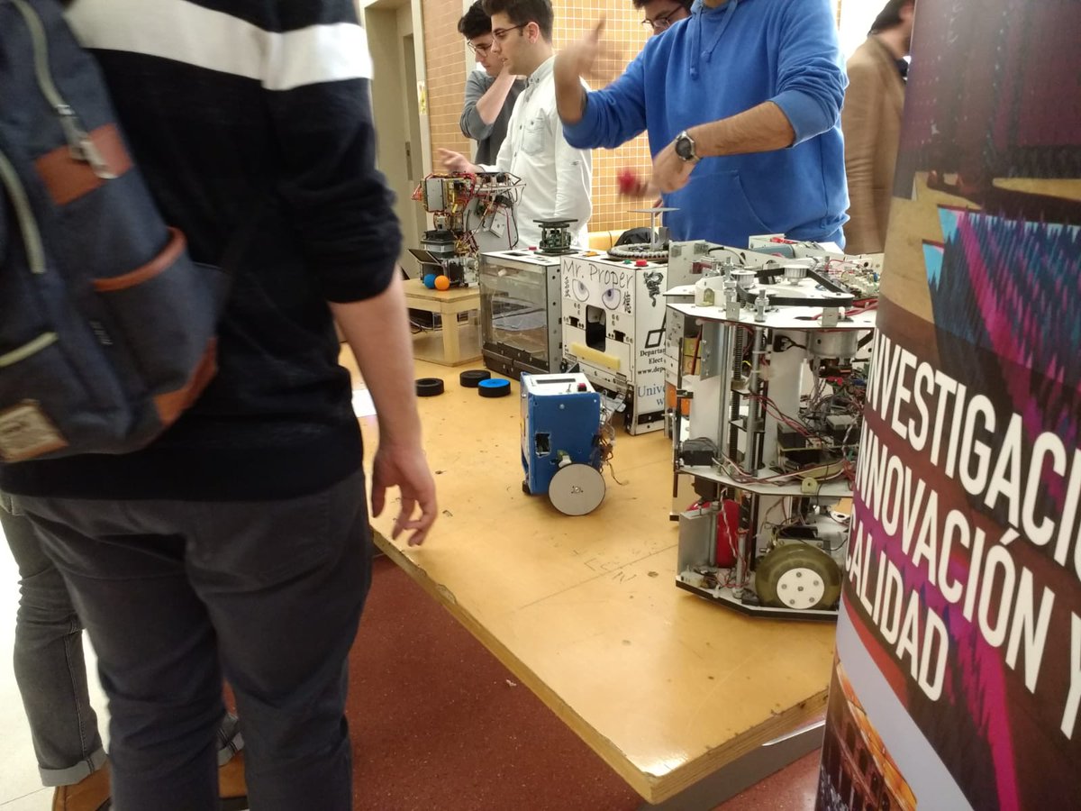 LaRoboteca's tweet photo. El pasado viernes estuvimos compartiendo ideas y conocimientos en las jornadas de robótica educativa en Alcalá de Henares.
¡Nos encantó la experiencia y el aprendizaje! https://t.co/wOMQsWcbhs