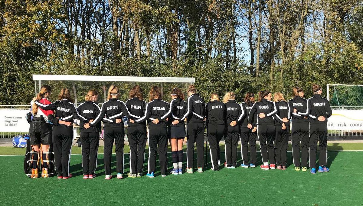 MHCUitgeest's tweet photo. Nieuwe trainingspakken voor de toppers van MB2! 😀👌🏼 https://t.co/Qj2qGLxKCA