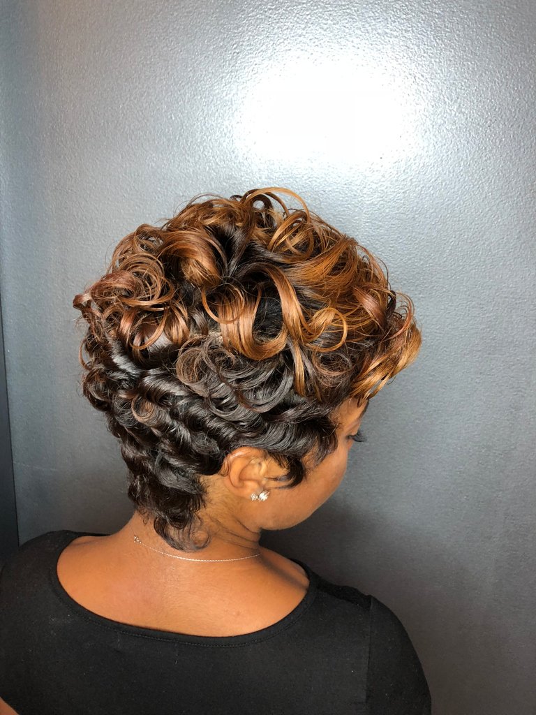 Who says you can't have a healthy relaxer service?✨ @oluchizelda makes hair look like magic with our #FiberGuard relaxer.💕 bit.ly/FiberGuard