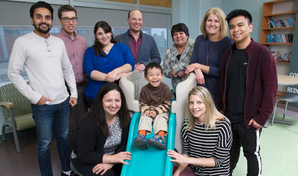 CHRIManitoba's tweet photo. As many as 40% of kids in MB will have at least 1 cavity by the time they reach the age of 6. The Healthy Smile Happy Child research group talks about what they’re doing to improve children’s oral health in this @WaveHealthMag feature |  https://t.co/bgL6RvphhL https://t.co/uVfrH6NufR