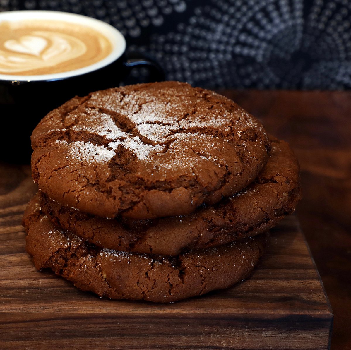 Dreaming of a hot chocolate or latte w/ a ginger chew cookie. 💭
#devillecoffee