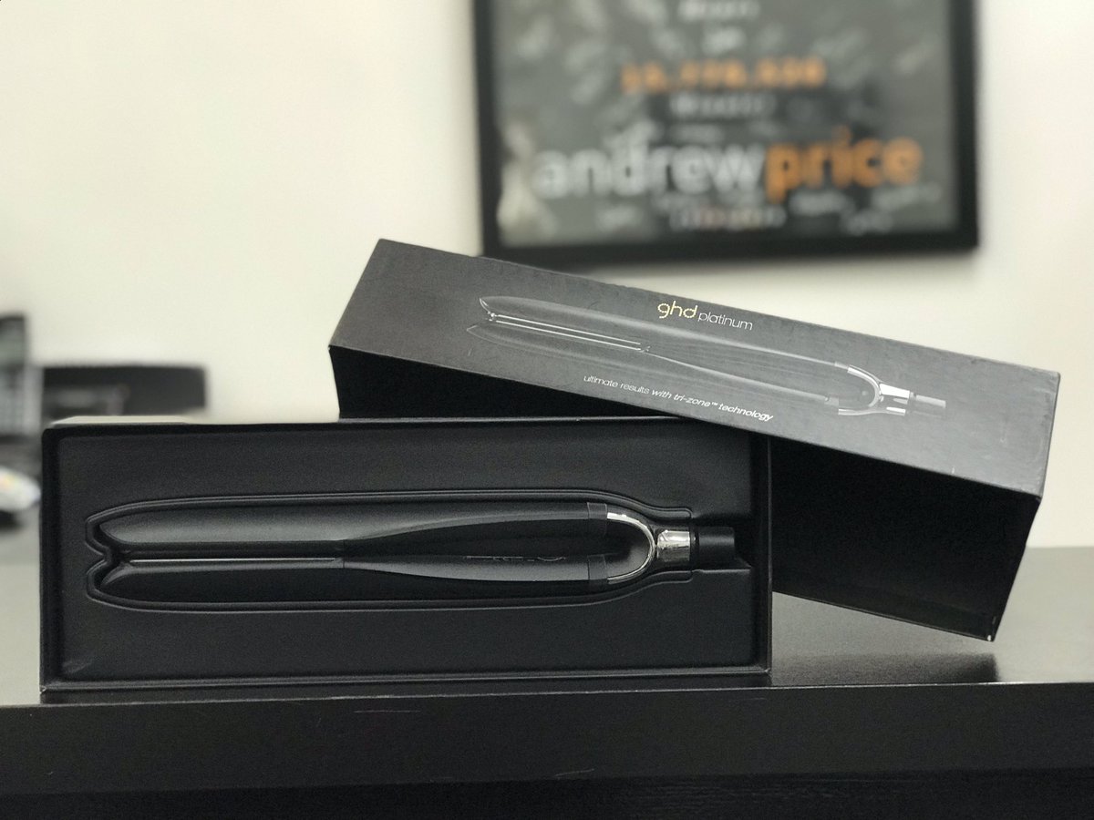 andrewpricehair's tweet image. ❄️CHRISTMAS COMPETITION TIME❄️
Simply follow &amp;amp; share to be in with a chance of winning a pair of GHD platinum irons. The one lucky winner will be announced on Saturday 15th December 2018. Good luck everyone. #hairforlife #win #competition #ghd