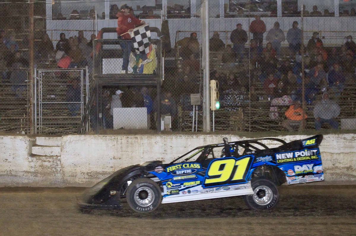 We received many submissions from all of our great photographers this year, but we want to know which photos our great fans think are the best!

Vote for your favorite in the poll (replied to this Tweet) and tell us what photo you think is the 2018 Photo of the Year! #WoOCraftLMS