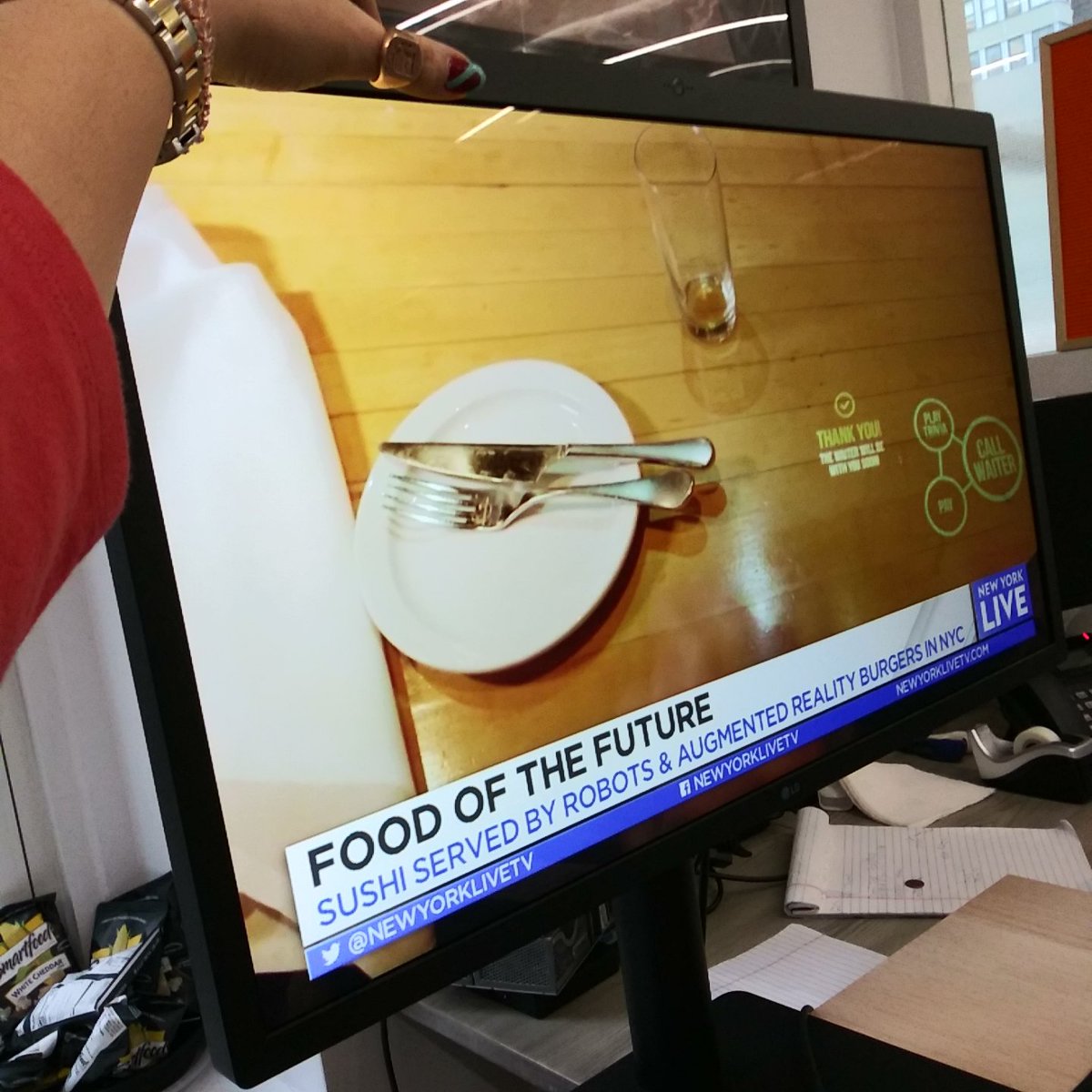 lampix_co's tweet image. We love sharing our technology with the world! Thank you!!  :) 

RT @newyorklivetv: The future is now with these awesome dining experiences. Join @AshleyBellman22 and eat like never before at #bigeyesushi and @Bareburger. We're talking sushi robots and augmented reality at 11:30!