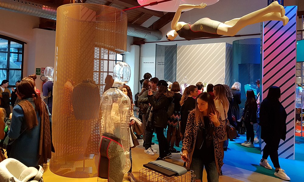 LaSpola1's tweet photo. Ultime battute alla @FdVMilano per Textile Evolution – Made in Italy 4.0 https://t.co/5OG02jtdBT #textileevolution @aictcofficial @ACIMIT_info @TexClubTec @pontetorto @RadiciGroup @stoneisland @GUESS @KLOPMAN @centrocot1987 https://t.co/n3EjRmblmC