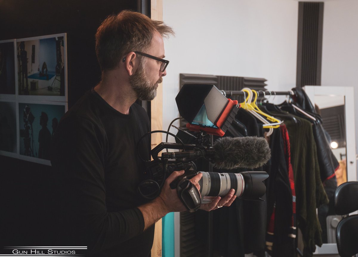 gunhillstudios1's tweet image. @simoneldon captures some behind the scenes action on the Chloe Jet shoot #bts #chloejet #simoneldon #gunhillstudios #dressingroom #soundbooth