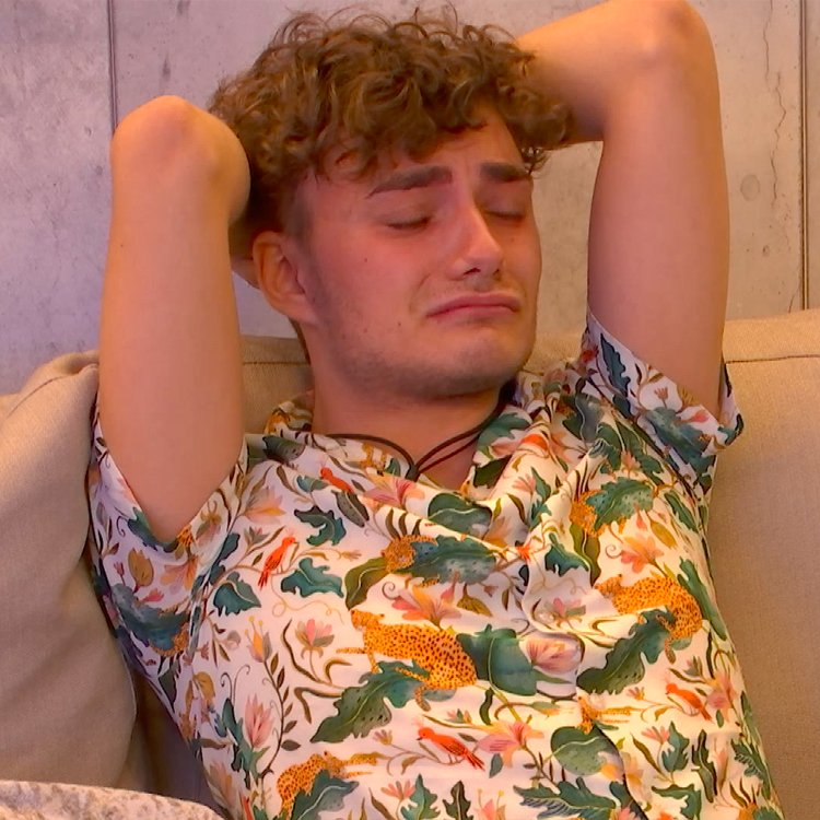 When you check the clock at work and it's still not home time