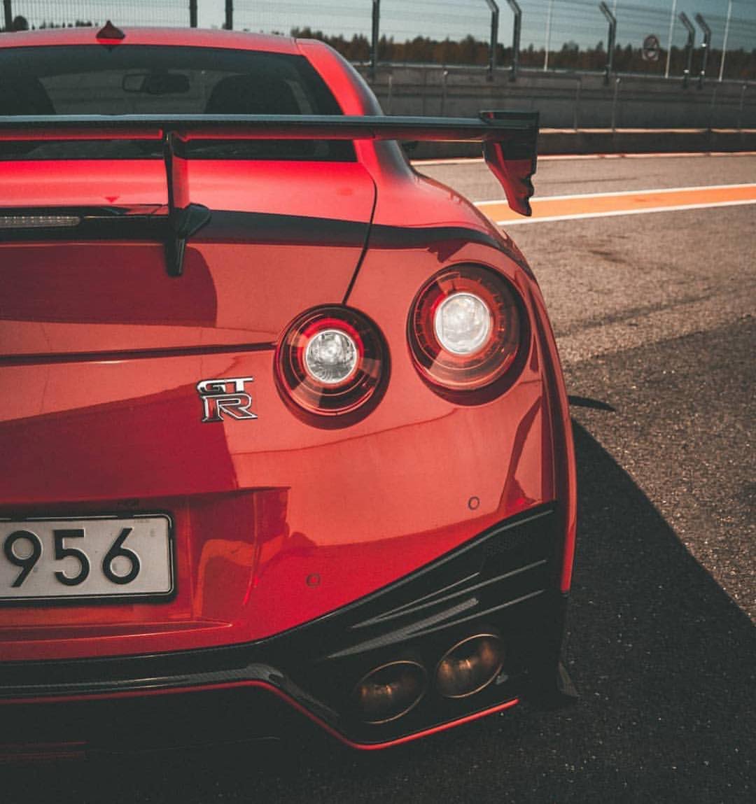 JustVehicles's tweet photo. Money doesn’t buy happiness? I much rather cry in a GT-R https://t.co/cyPcmGZIom