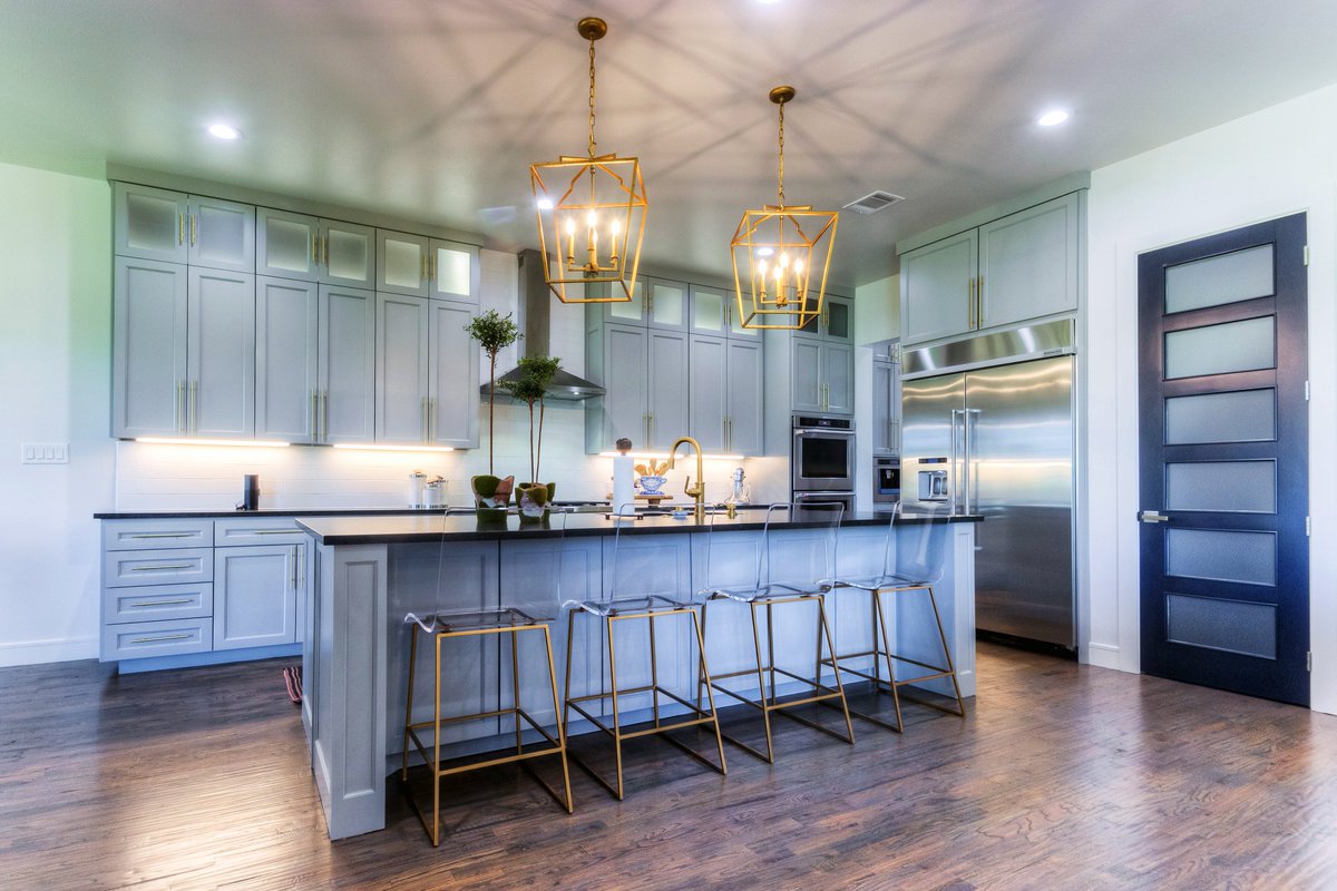WilliamsTrew's tweet photo. A kitchen fit for your family's holiday feasts
3817 Bent Elm Lane
$1,090,000 | 4 beds/4 baths
Listing Agents: Rees Atkins and Piper Pardue

https://t.co/kmjYobgCdc https://t.co/eDkC8cUGxa