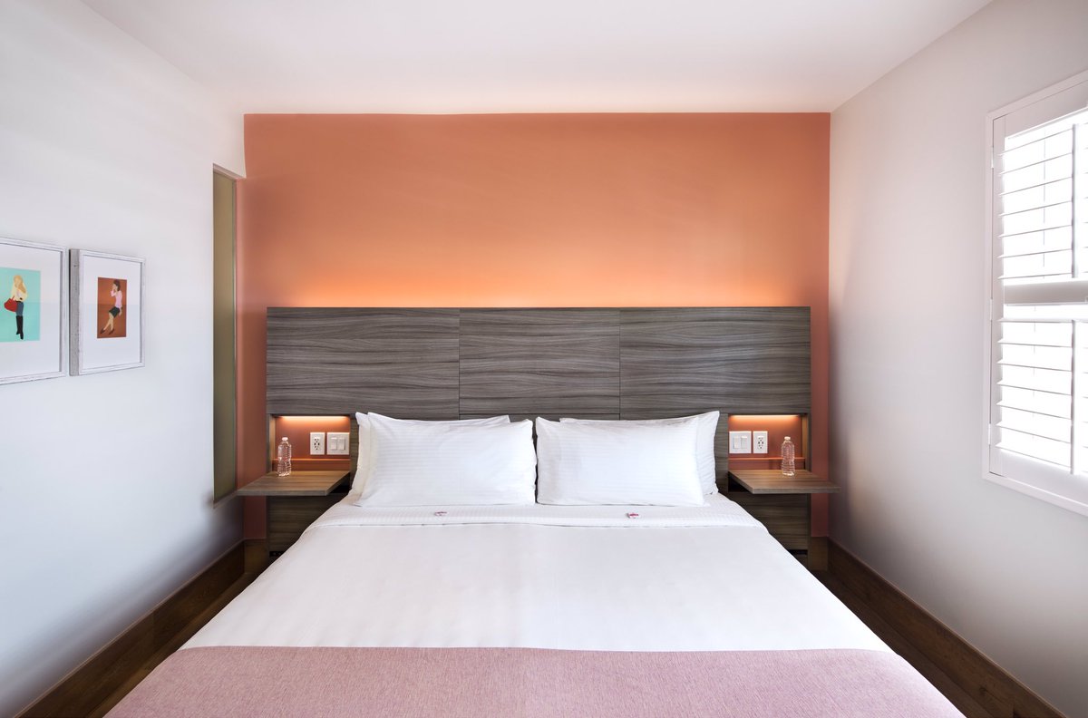 MillenniumMag's tweet photo. #SouthBeach @TheJuliaSoFi #Miami hotel offering 15% discount when you prepay. For more info visit https://t.co/TELIWMTydg https://t.co/3HJjgM9hYX