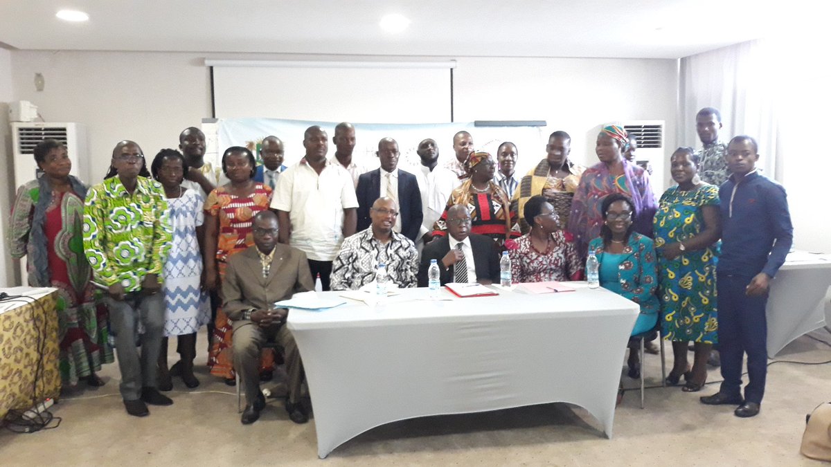 19serge91's tweet photo. Formation des Membres du GTT-ECS. Organisé par #IntraHealth. Du 26-30/2018. La cérémonie d'ouverture a été marqué par l'allocation de Mr le Directeur de #MENET-FP (#DPFC), Mr SILUE Nanzouan, Dr DIALLO Moctar, Directeur de CS4FP Plus et Dr YAO N'DRI Nathalie Présidente COSCSRPF-CI https://t.co/dbs2tr5tjq
