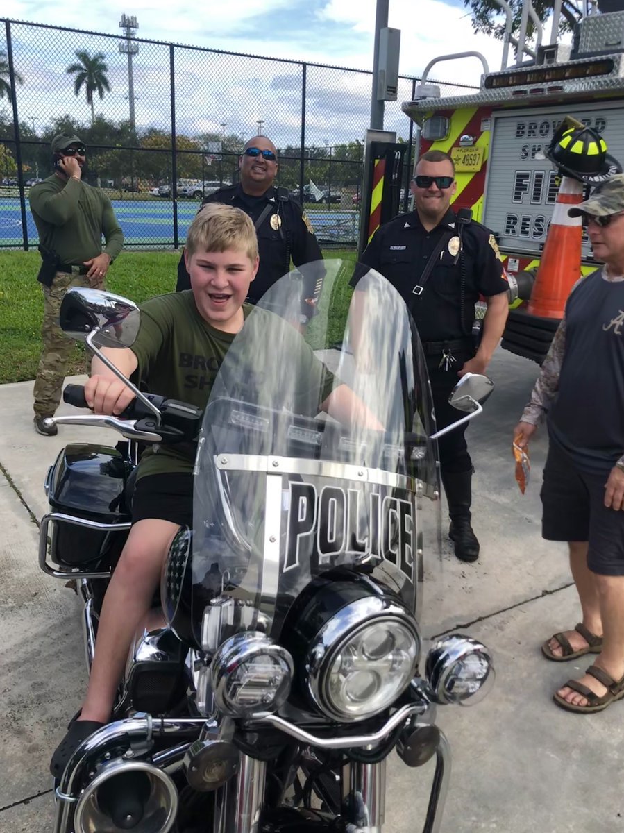 browardsheriff's tweet photo. It's was great to see BSO Lt. Hedelund's two sons, both of whom are autistic, enjoy Community Autism Awareness day at BSO Fire Station 28. This event wouldn't have been possible without our friends and partners from @DaviePolice, @AutismSocietyFL, @TownofDavie and @CooperCityGOV https://t.co/zzE8gOzW9q