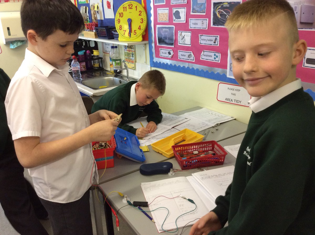 BeechClass_RE's tweet image. In science today, we investigated different materials to find out whether they were an electricity conductor or an insulator.💡