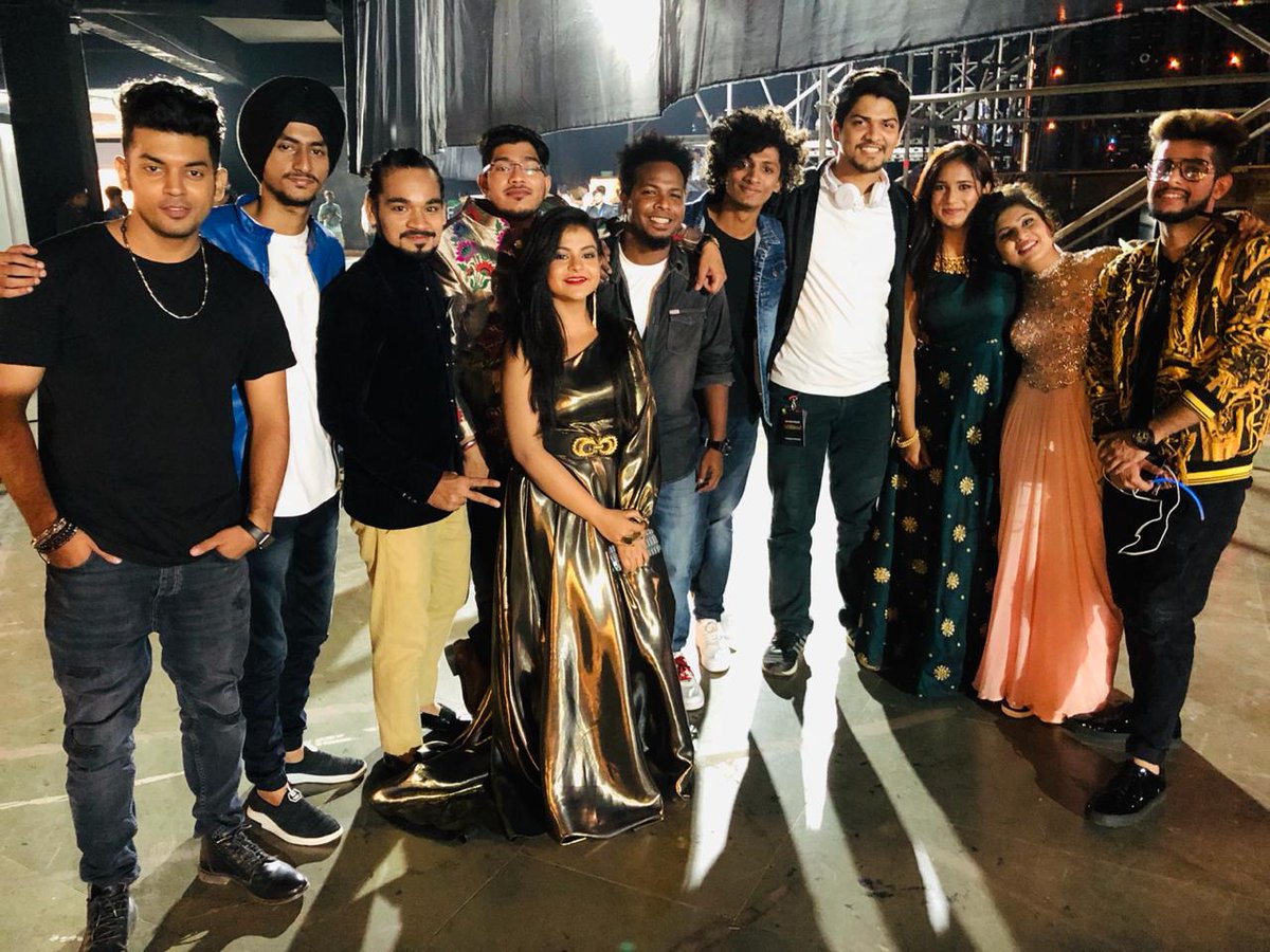 Velingtonpinto's tweet photo. #Midnightshoot #ARRivedSeriesfinale Our #ARRived Top Singers.Thanks for Supporting Guys. Will Miss you'll everyone especially @arrahman @Vidyavox @singer_shaan @ClintonCerejo.   
Hey everyone Do Watch our Arrived Episodes only on YouTube. https://t.co/pUoYt4t3te